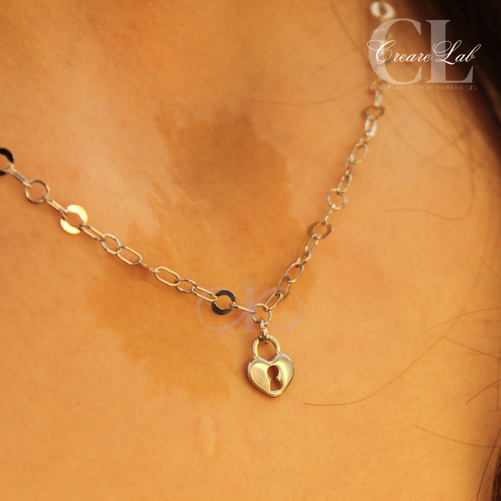 Collana di cjadene e lochet e cûr