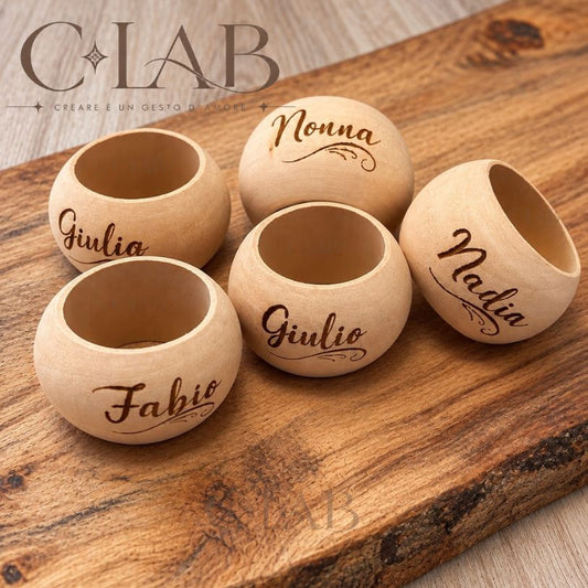 Portatovaglioli in legno con nome personalizzato
